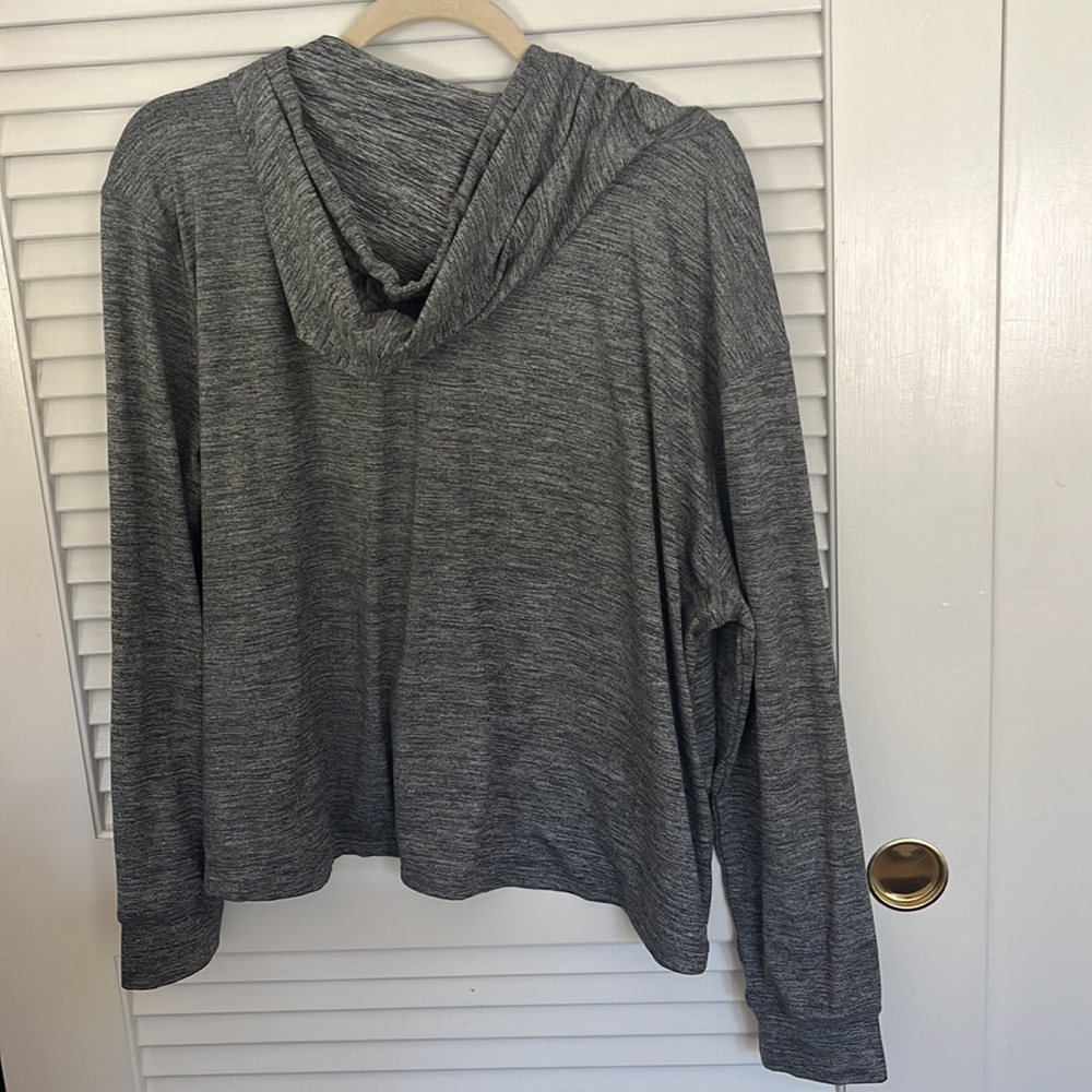 Workout top - Picture 4 of 4